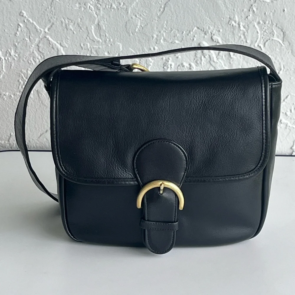 VINTAGE COACH BEDFORD #4164 BLACK SHOULDER BAG